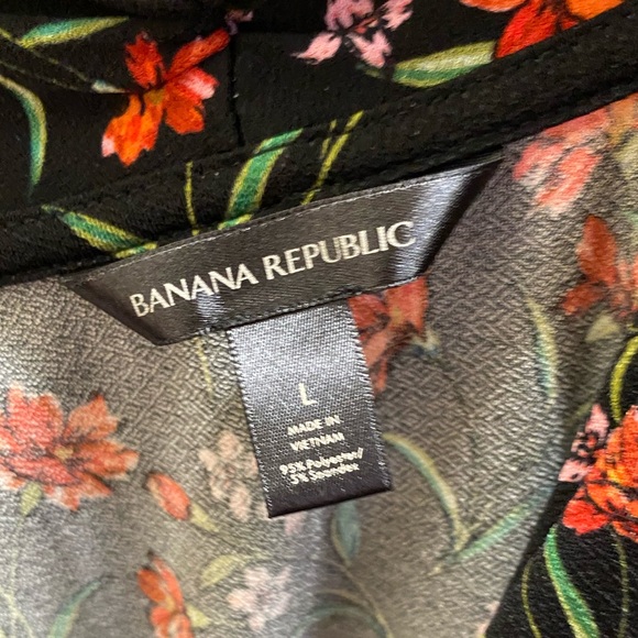 Dress to impress without having to worry about ticking it back in. - Picture 3 of 3